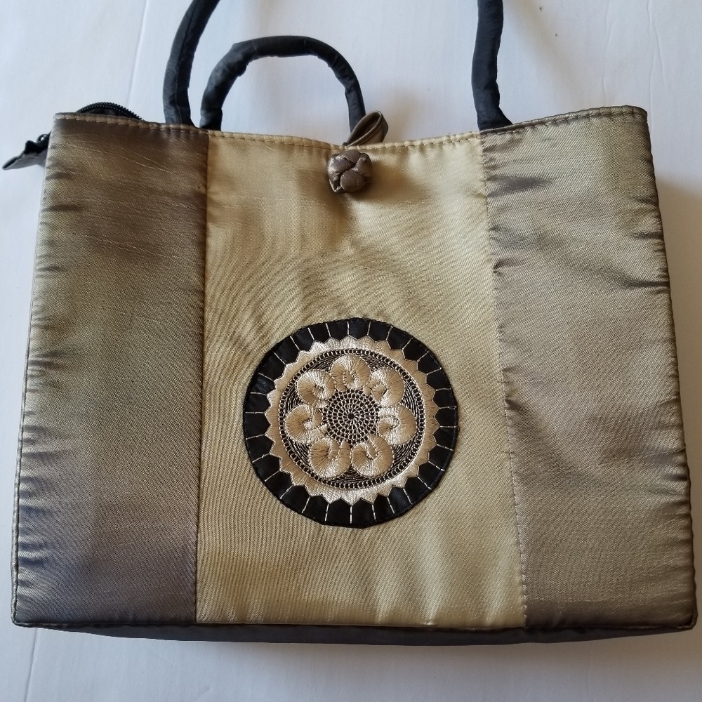 🍁3/$25 Stunning lightweight Bag